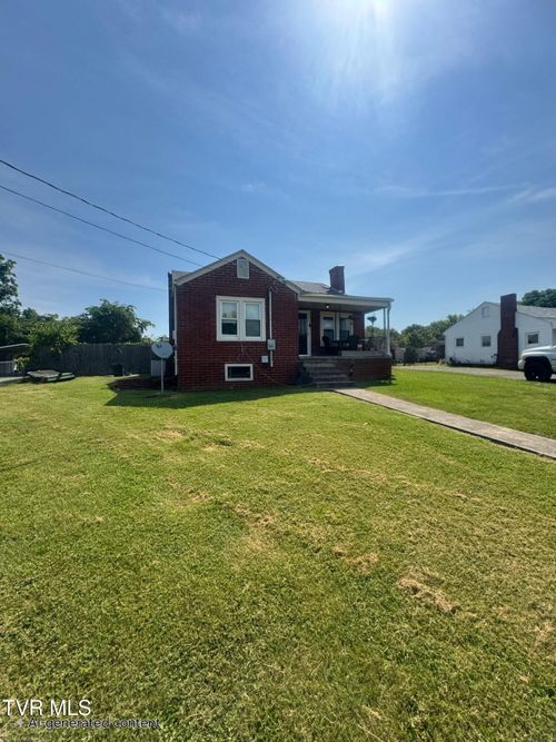 129 Holcomb St, Kingsport, TN, 37660-1837 | Card Image