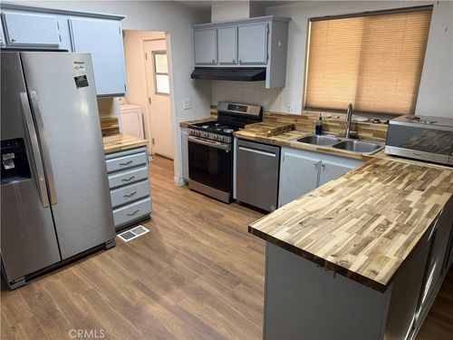 381 Lueon Ln, Pinon Hills, CA, 92372 | Card Image