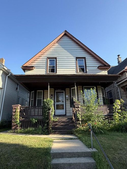2607 W Grant Street, Milwaukee, WI, 53215 | Card Image