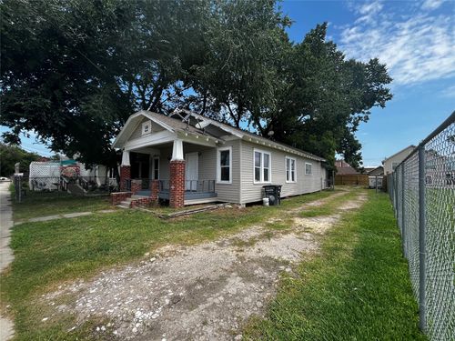 6015 Brady St, Houston, TX, 77011-3415 | Card Image