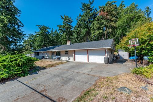 2439 Loerland Ln, Oak Harbor, WA, 98277-8036 | Card Image