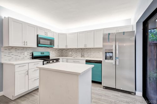 736 Nw 98th Cir, Plantation, FL, 33324-4965 | Card Image