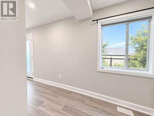 3a-131 Camelia Ave, Ottawa, ON, K1K2X5 | Card Image