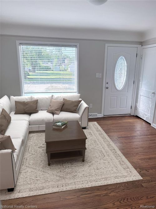 17110 Anne Ave, Allen Park, MI, 48101-2817 | Card Image