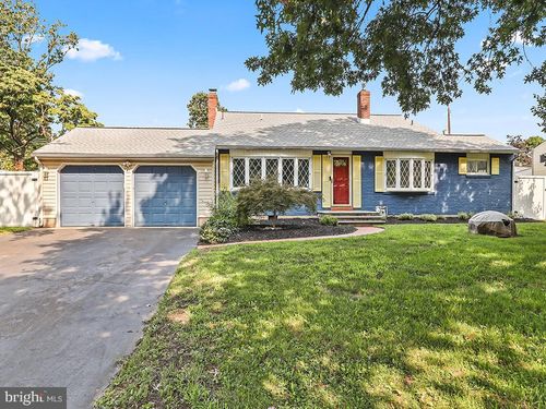 81 Manor Ln S, YARDLEY, PA, 19067-1826 | Card Image