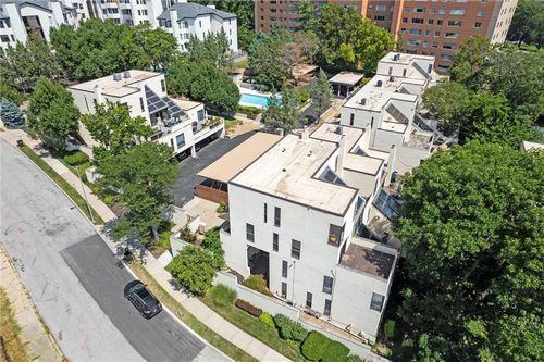 4559 Walnut St, Kansas City, MO, 64111-7706 | Card Image