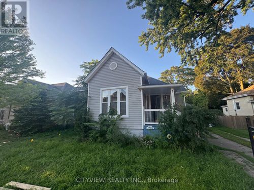 390 George St, Sarnia, ON, N7T4P7 | Card Image