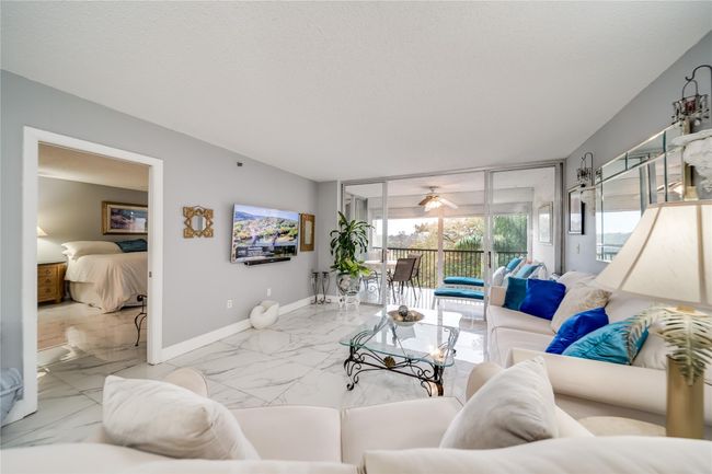 LIVING ROOM | Image 14