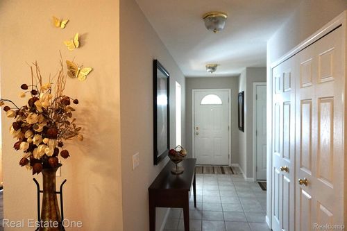 1016 Curzon St, Howell, MI, 48843-4177 | Card Image