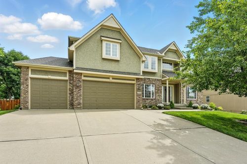 2312 Ne Sweet Water Dr, Lee's Summit, MO, 64086-7044 | Card Image