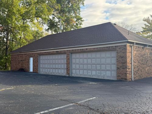 garage-office-4656 Executive Dr, Columbus, OH, 43220-3692 | Card Image