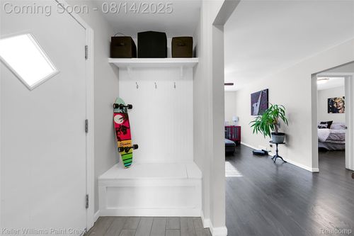 30625 Hiveley St, Westland, MI, 48186-5005 | Card Image