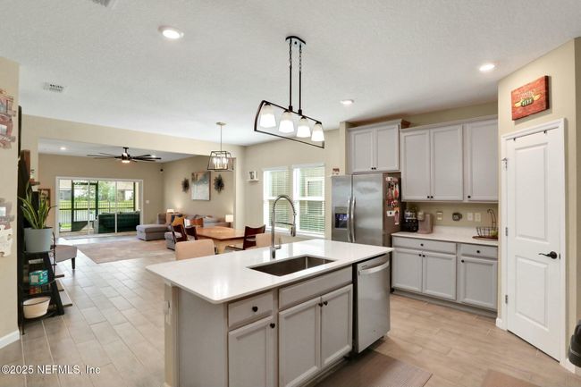 3922 Cloverdale Ct, House other with 3 bedrooms, 2 bathrooms and null parking in MIDDLEBURG FL | Image 8