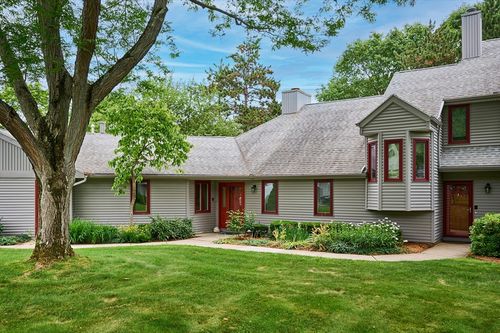 23-23 Mcintosh Dr, Amherst, MA, 01002-3347 | Card Image