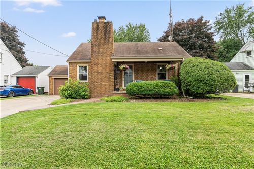 2026 34th St Nw, Canton, OH, 44709-2733 | Card Image