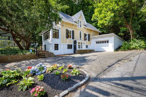 122 Main St, Roslyn, NY, 11576-2131 | Card Image