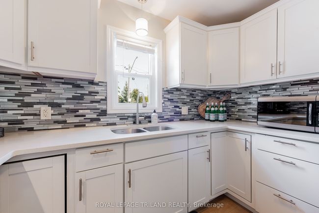 33967 Saintsbury Line, House other with 2 bedrooms, 2 bathrooms and 5 parking in Lucan Biddulph ON | Image 12