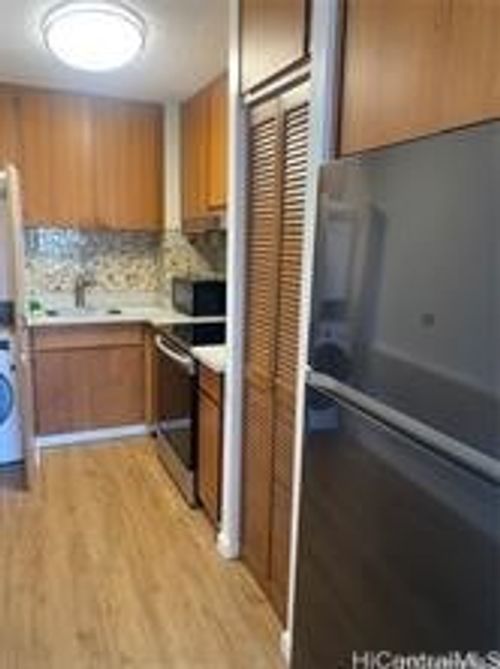 3c-2015 Wilder Ave, Honolulu, HI, 96822-3381 | Card Image