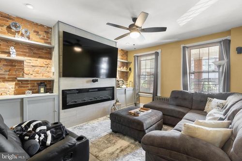 524 N Clayton St, WILMINGTON, DE, 19805-3142 | Card Image