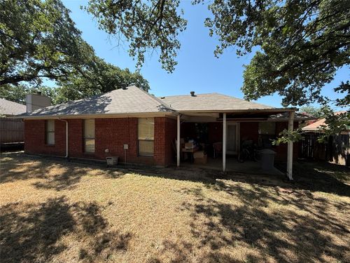 2123 Turf Club Dr, Arlington, TX, 76017-4501 | Card Image