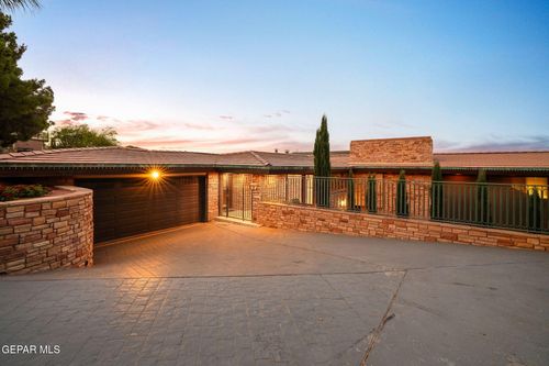 2304 Red Bluff Rd, El Paso, TX, 79930-1724 | Card Image