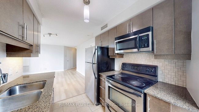 1305 - 18 Harbour St, Condo with 2 bedrooms, 2 bathrooms and 1 parking in Toronto ON | Image 10