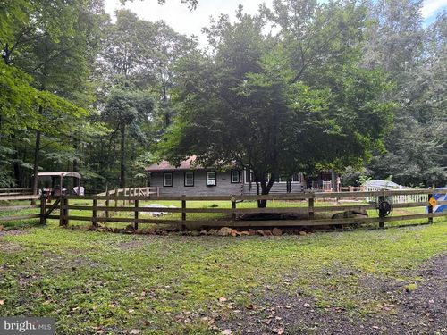 172 Stone Rd, BARTO, PA, 19504-9329 | Card Image