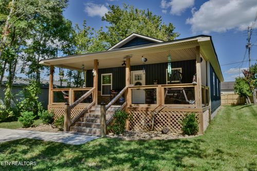 412 E 3rd St, Rocky Top, TN, 37769-2242 | Card Image