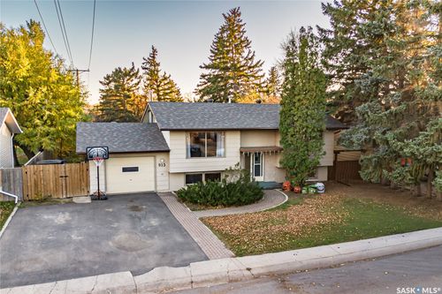915 Normandy Drive, Moose Jaw, SK, S6H3G8 | Card Image