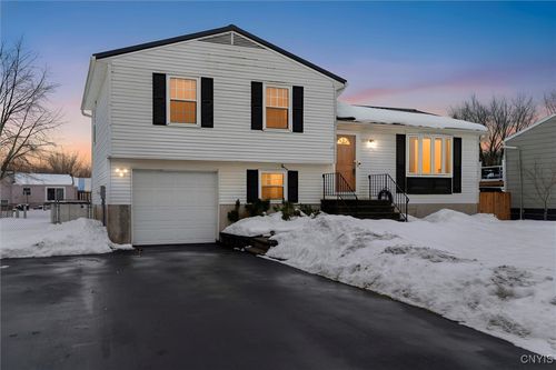 5976 Darby Rd, Cicero, NY, 13039-9051 | Card Image