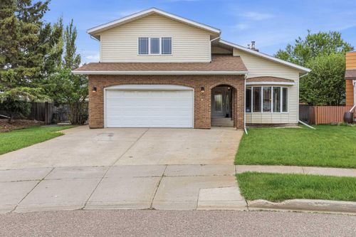 5613 37 Street, Lloydminster, AB, T9V1Z2 | Card Image