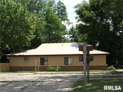 435-421-435 S 14th St, Le Claire, IA, 52753-9620 | Card Image