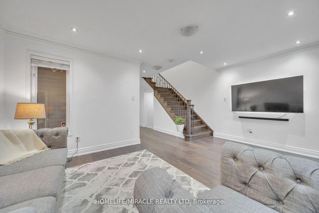 93 Crystal Glen Cres, House attached with 4 bedrooms, 4 bathrooms and 2 parking in Brampton ON | Image 15