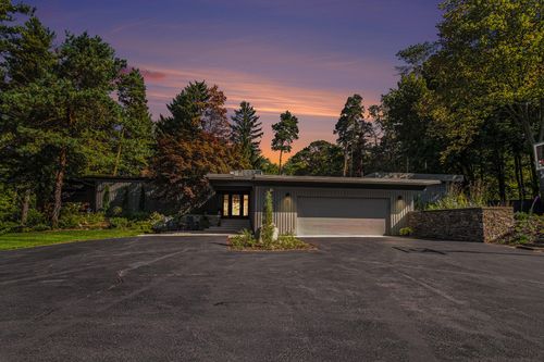 60 Alta Dale Ave Ne, Ada, MI, 49301-9011 | Card Image