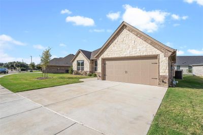 1143 Aviara Court, House other with 4 bedrooms, 2 bathrooms and null parking in Granbury TX | Image 3