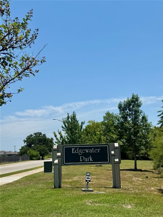 Edgewater offers top-tier amenities just steps from your door: splash pad, basketball court, shaded pavilions, playground, walking paths, and more. | Image 29