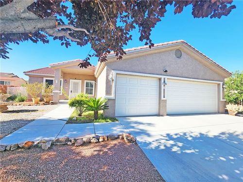 5945 E Badlands Ln, Pahrump, NV, 89061-7571 | Card Image