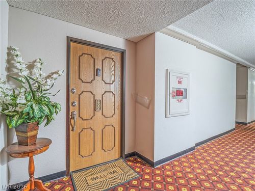 422-730 S Royal Crest Cir, Las Vegas, NV, 89169-8318 | Card Image