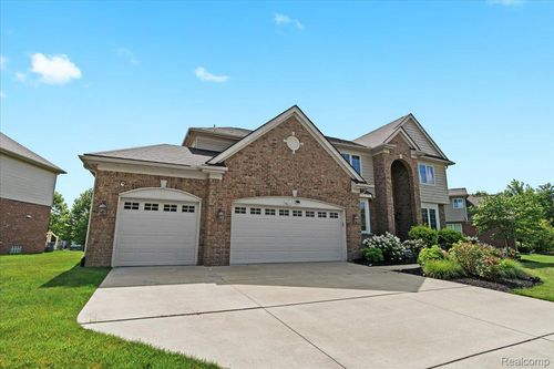 27647 Estrada Ln, Novi, MI, 48374-4211 | Card Image
