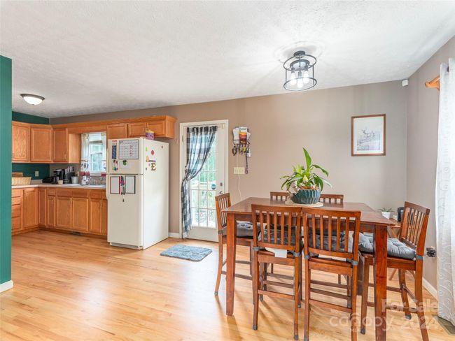 Open dining area to kitchen | Image 7