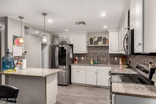 2749 W San Juan Ave, Phoenix, AZ, 85017-2630 | Card Image