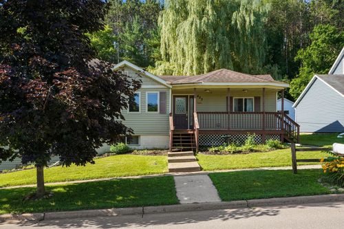423 Maple St, GLENWOOD CITY, WI, 54013-8541 | Card Image