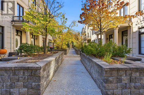 44-7 Brighton Pl, Thornhill, ON, L4J0H1 | Card Image