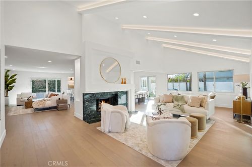 20000 Tipico St, Chatsworth, CA, 91311-3442 | Card Image