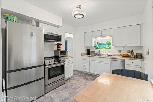 4526 Milton Dr, Flint, MI, 48507-2636 | Card Image