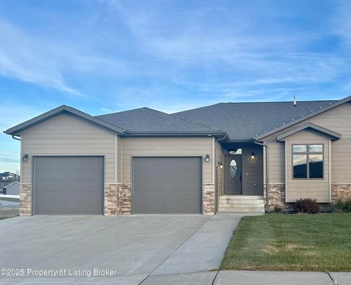 1638 14th St W, Dickinson, ND, 58601-2802 | Card Image