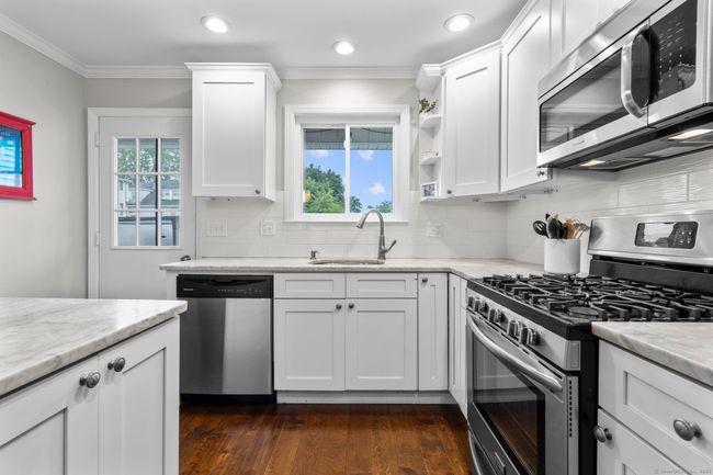 APT-5 - 92 Lafayette St, Condo with 2 bedrooms, 2 bathrooms and 2 parking in Stamford CT | Image 5