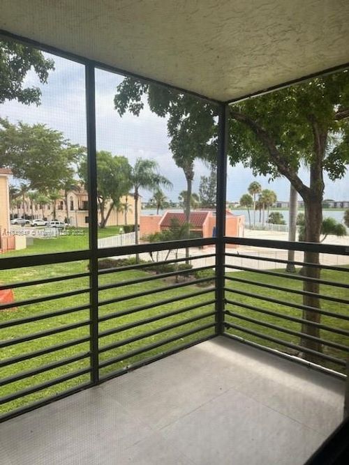 apt-204-20840 San Simeon Way, Miami, FL, 33179-1835 | Card Image