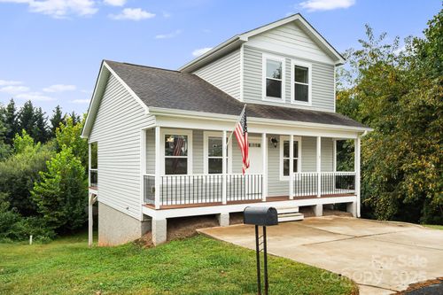 1 Red Clover Dr, Candler, NC, 28715-5512 | Card Image