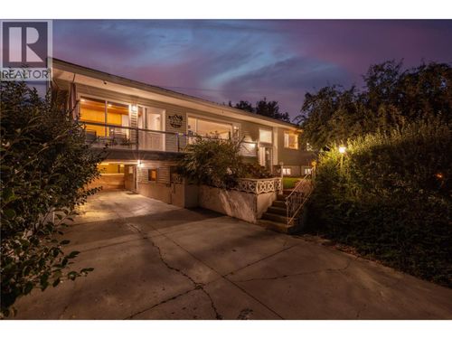 1215 12th St S, Cranbrook, BC, V1C1X2 | Card Image